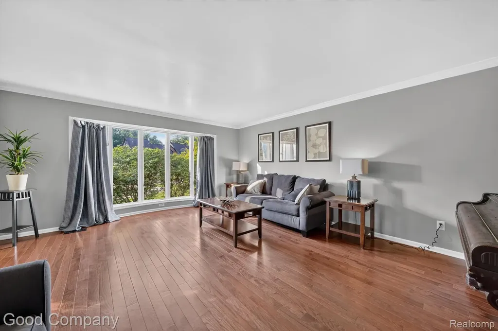 38921 Santa Barbara Street Clinton Charter Township MI 48036