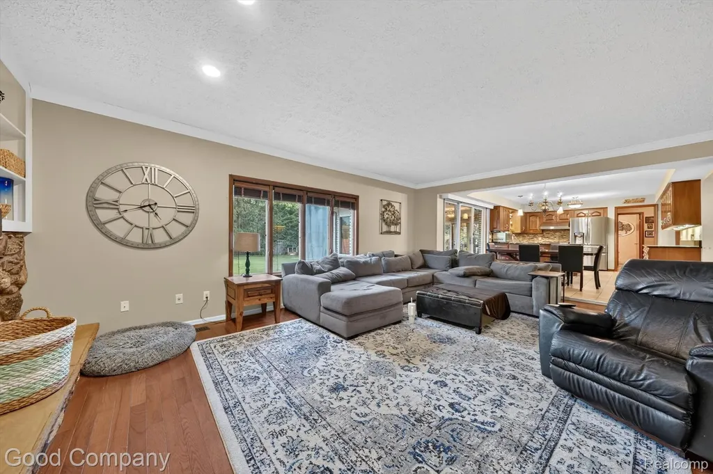 38921 Santa Barbara Street Clinton Charter Township MI 48036