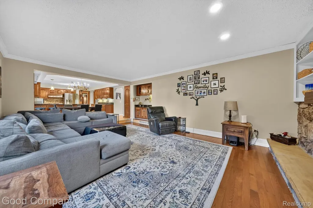 38921 Santa Barbara Street Clinton Charter Township MI 48036