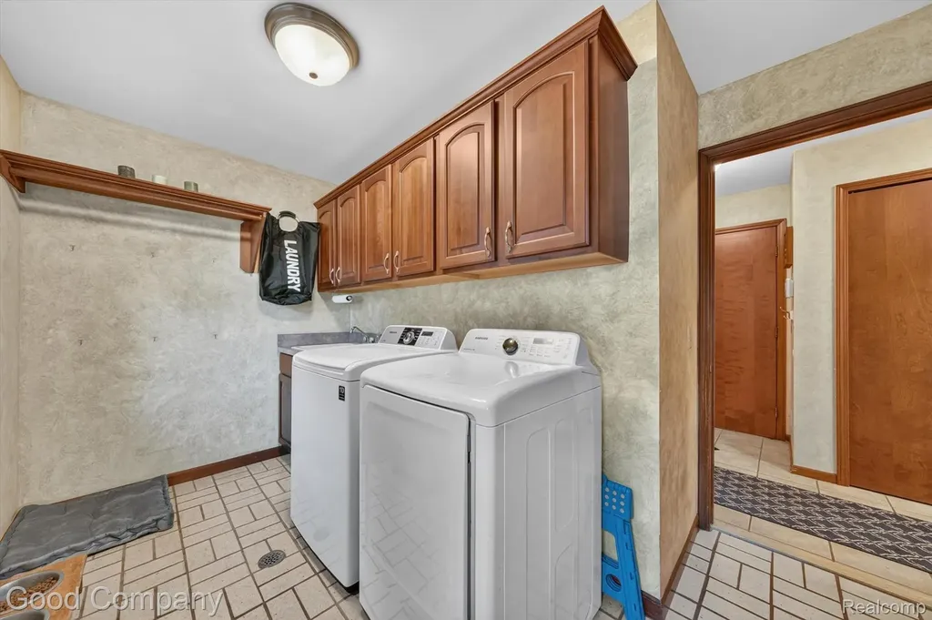 38921 Santa Barbara Street Clinton Charter Township MI 48036