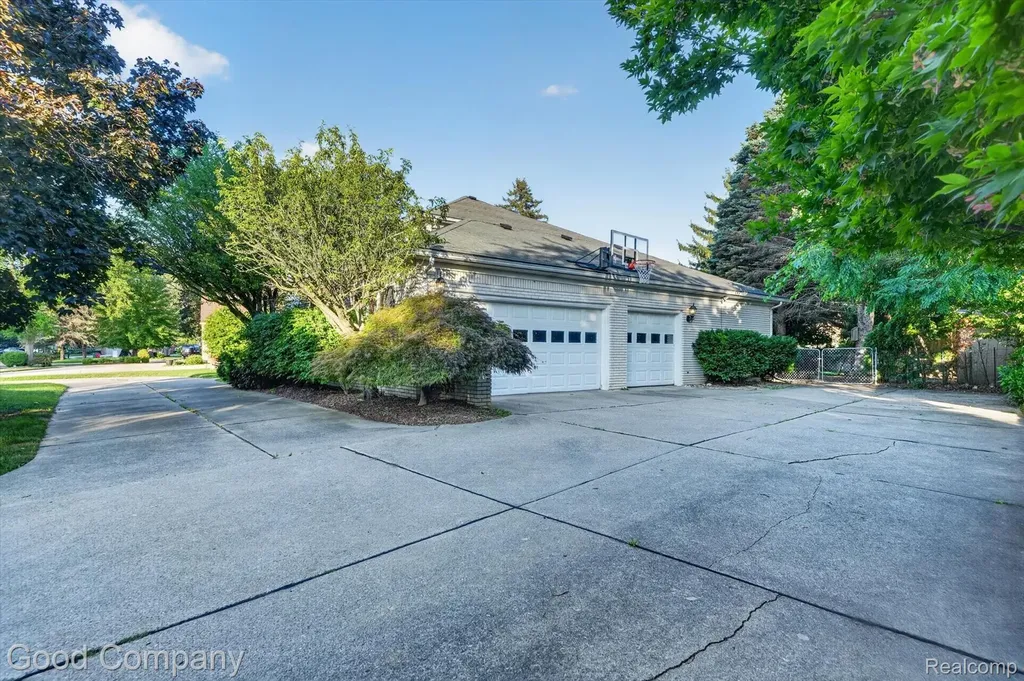 38921 Santa Barbara Street Clinton Charter Township MI 48036