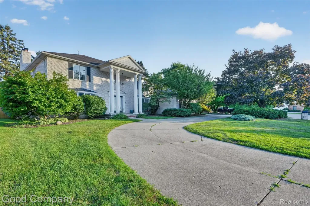 38921 Santa Barbara Street Clinton Charter Township MI 48036