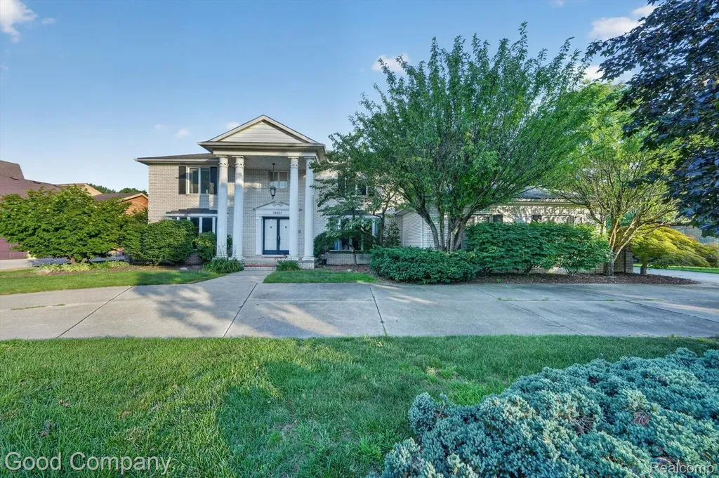 38921 Santa Barbara Street Clinton Charter Township MI 48036