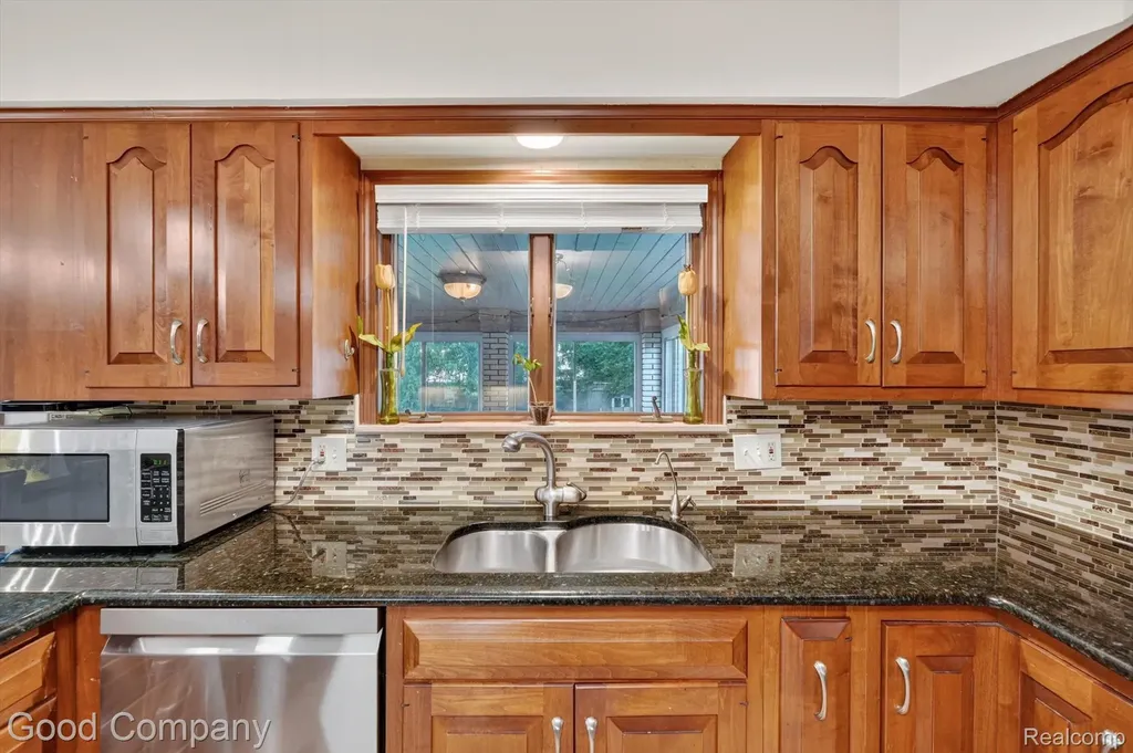 38921 Santa Barbara Street Clinton Charter Township MI 48036