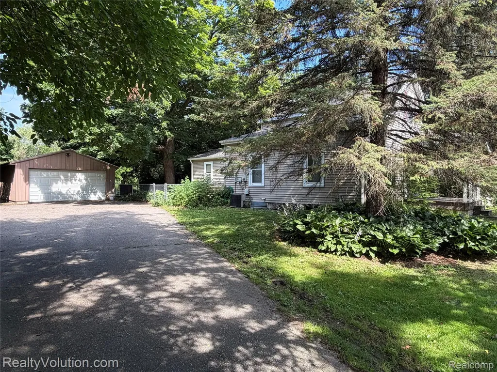 718 S Main Street Almont Village MI 48003