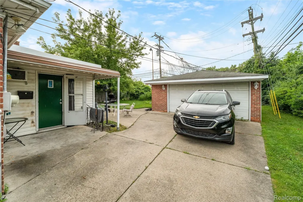 31426 Rush Street Garden City City MI 48135