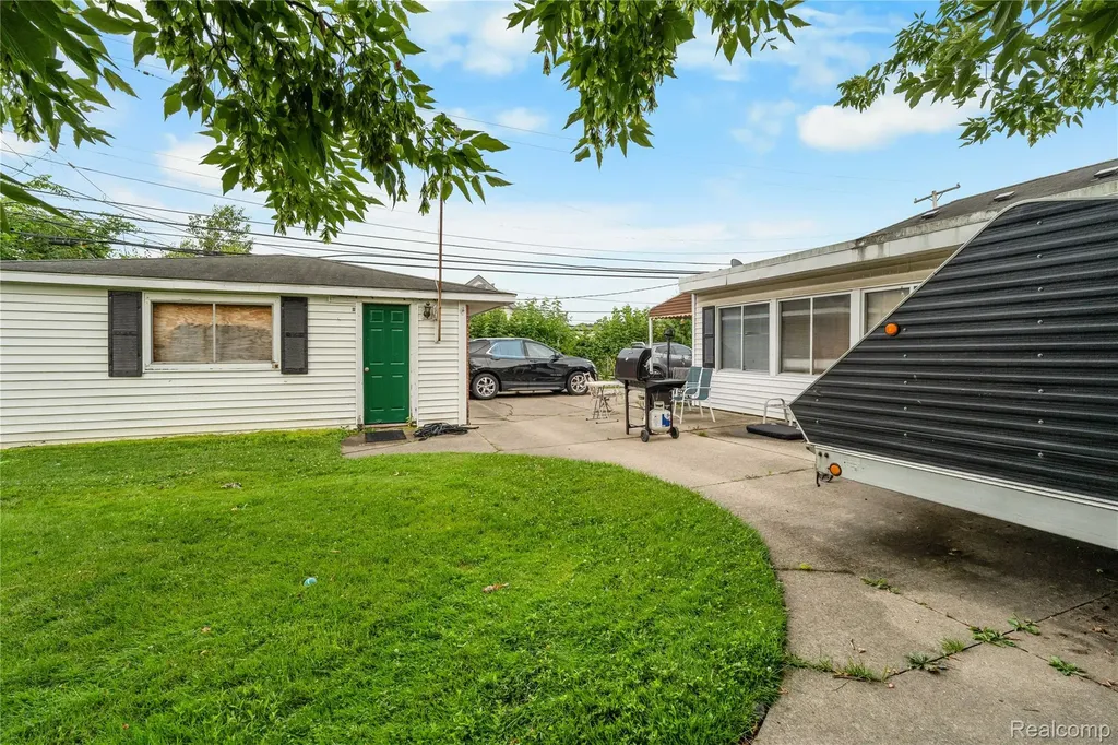 31426 Rush Street Garden City City MI 48135