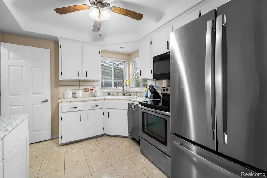 31426 Rush Street Garden City City MI 48135