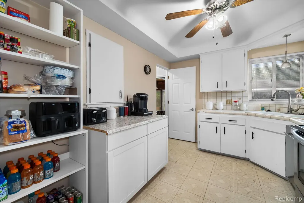 31426 Rush Street Garden City City MI 48135