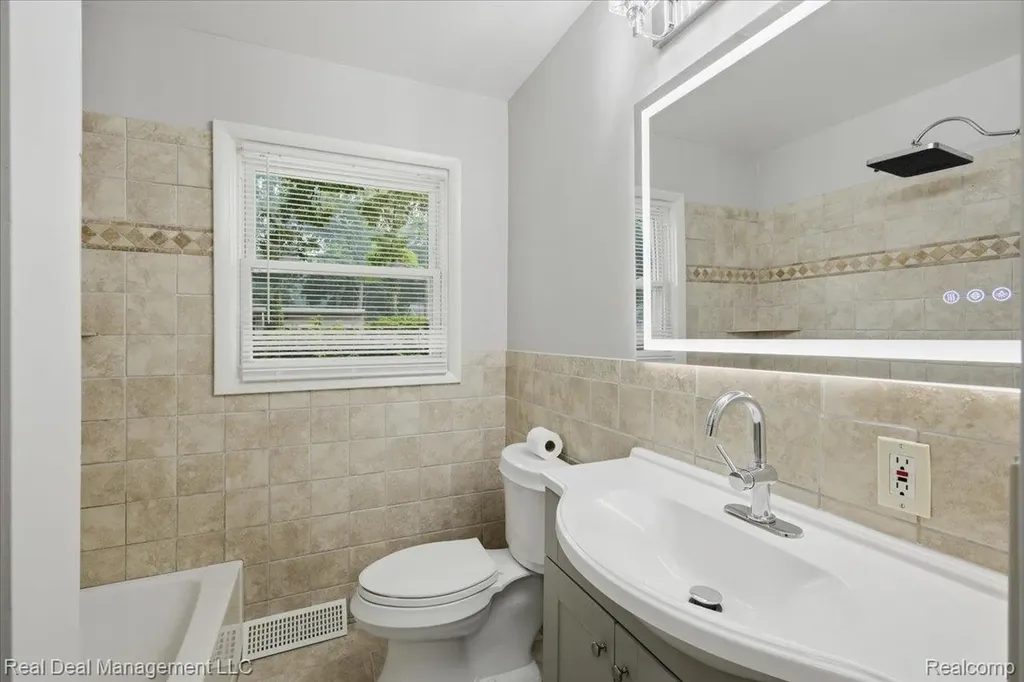 6380 Elmwood Drive Waterford Charter Township MI 48329