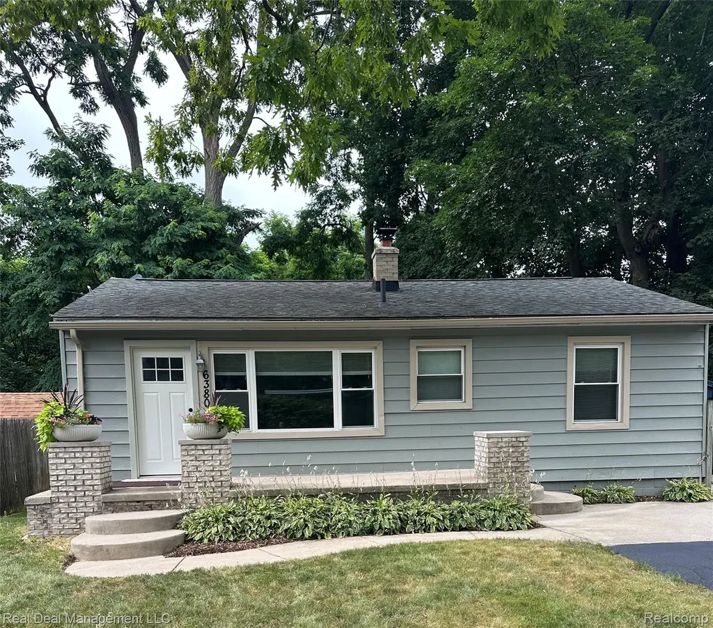6380 Elmwood Drive Waterford Charter Township MI 48329