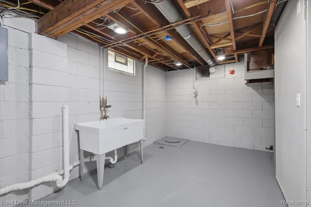6380 Elmwood Drive Waterford Charter Township MI 48329