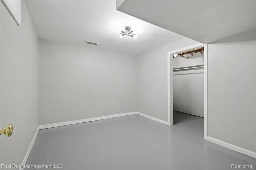 6380 Elmwood Drive Waterford Charter Township MI 48329