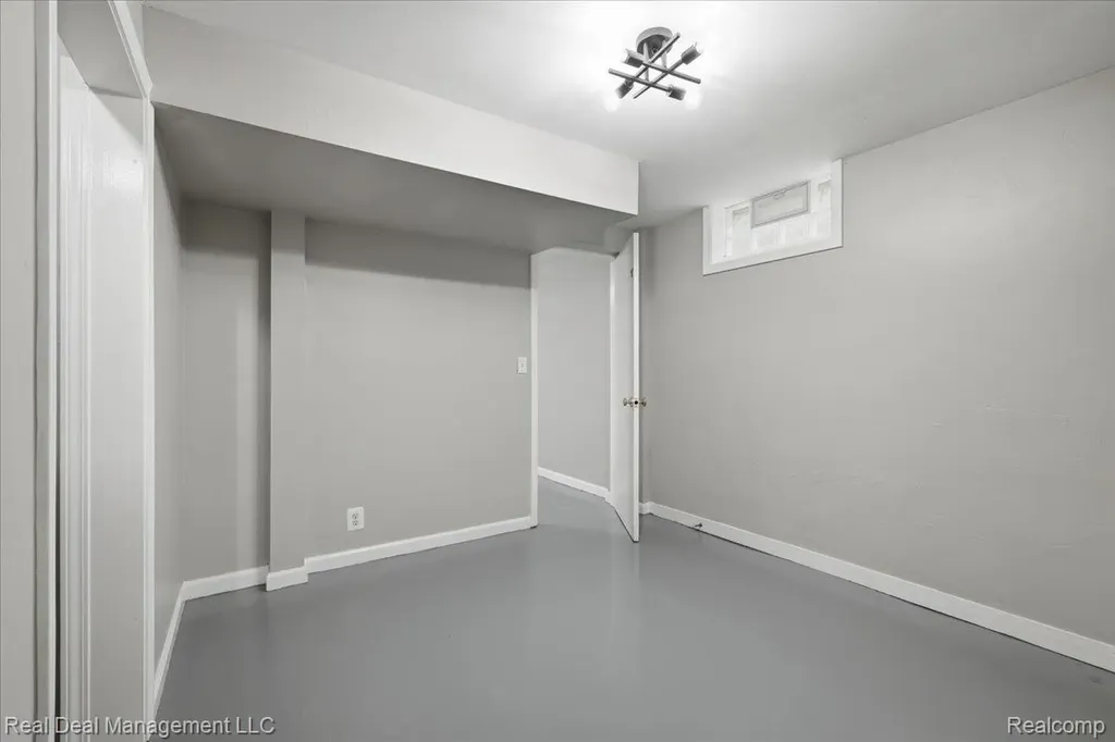 6380 Elmwood Drive Waterford Charter Township MI 48329