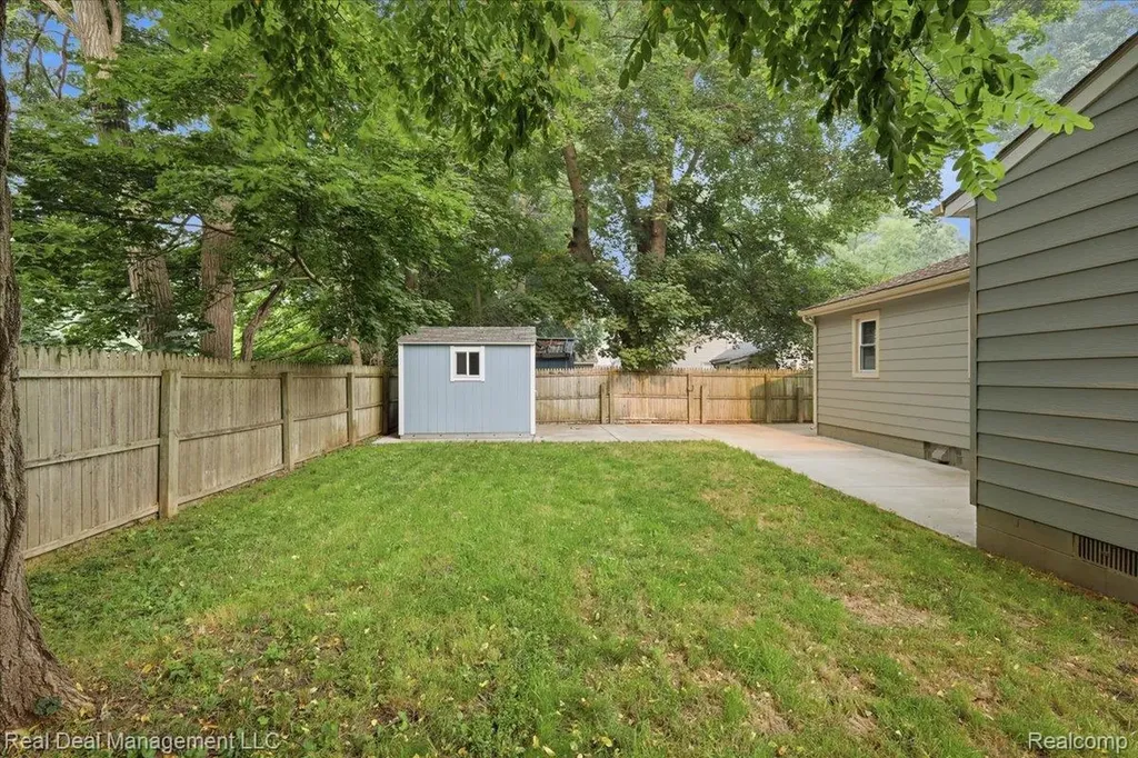 6380 Elmwood Drive Waterford Charter Township MI 48329