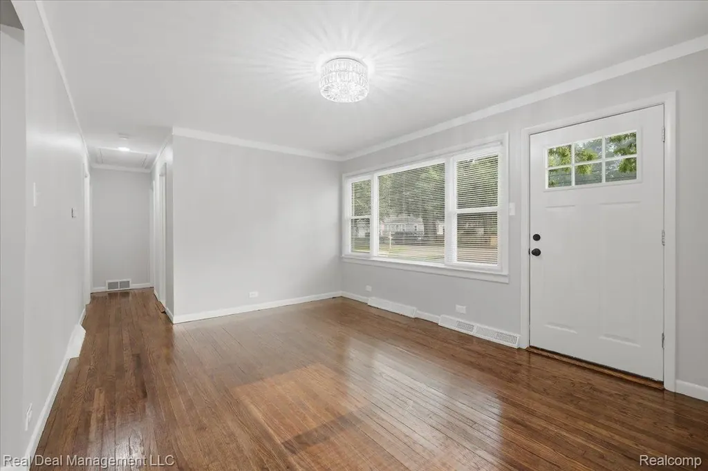 6380 Elmwood Drive Waterford Charter Township MI 48329