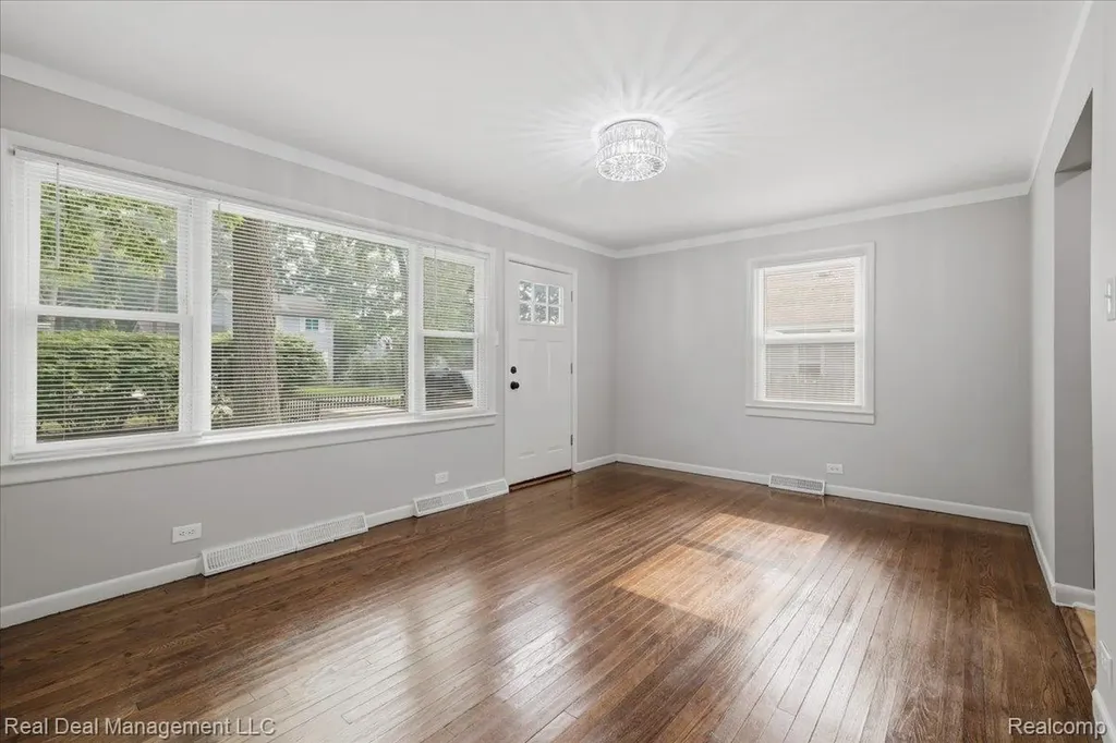 6380 Elmwood Drive Waterford Charter Township MI 48329
