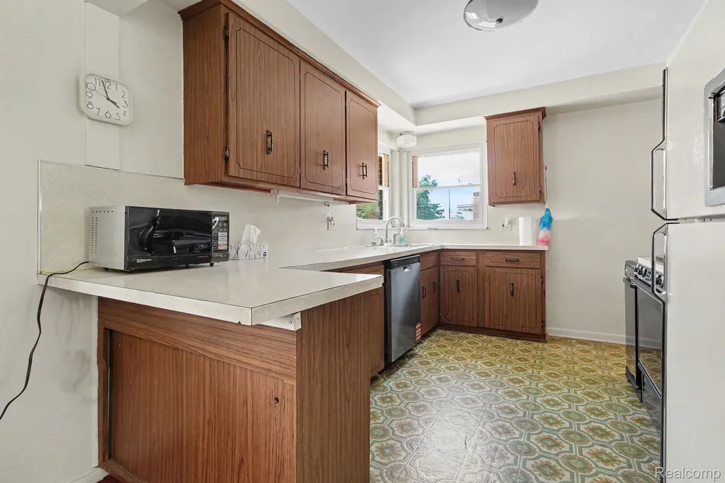 2928 Middlefield Drive Trenton City MI 48183