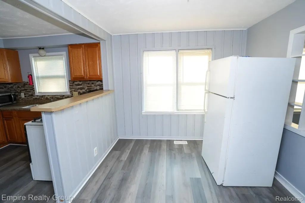 26949 Annapolis Dearborn Heights City MI 48125