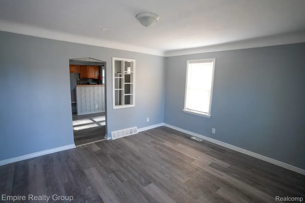26949 Annapolis Dearborn Heights City MI 48125