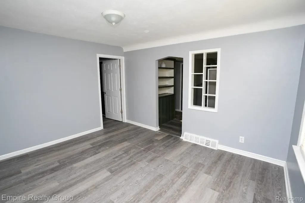 26949 Annapolis Dearborn Heights City MI 48125