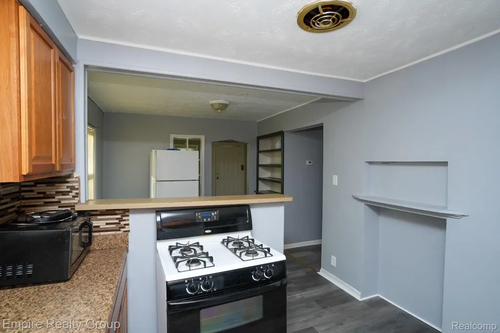 26949 Annapolis Dearborn Heights City MI 48125