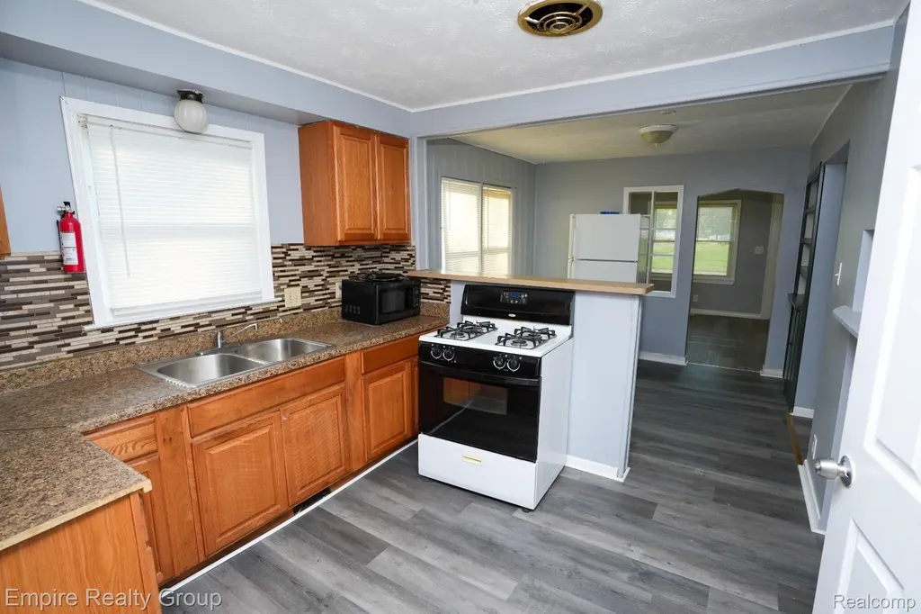26949 Annapolis Dearborn Heights City MI 48125