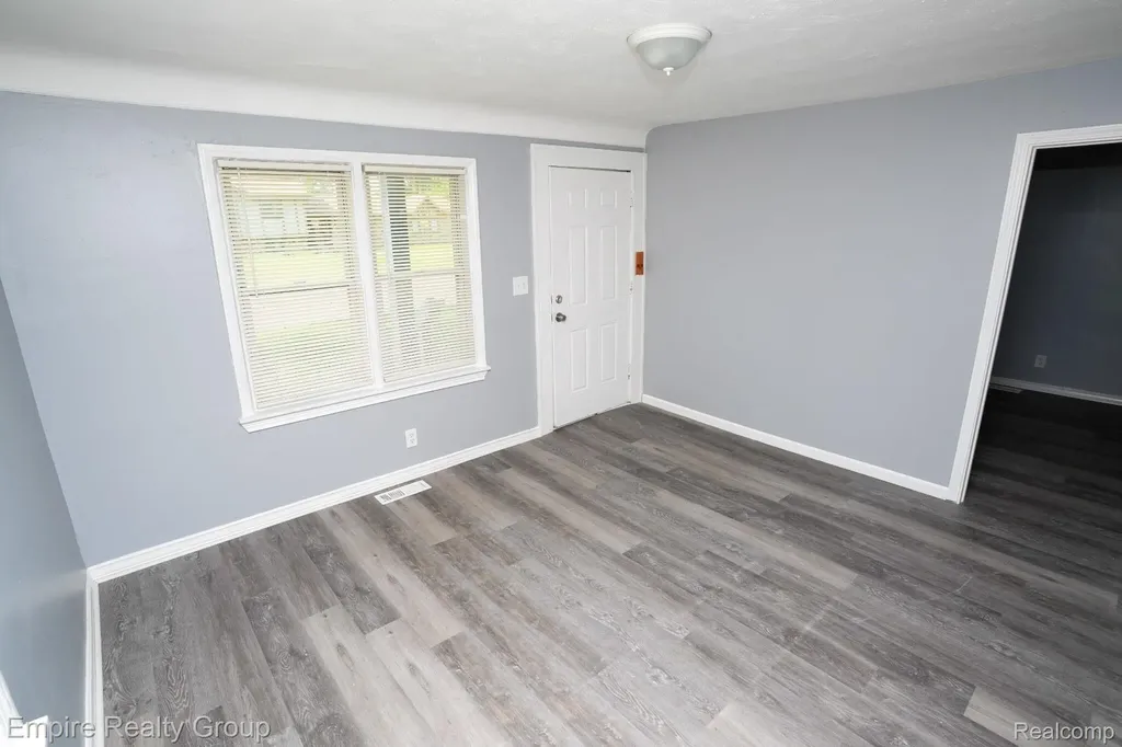 26949 Annapolis Dearborn Heights City MI 48125