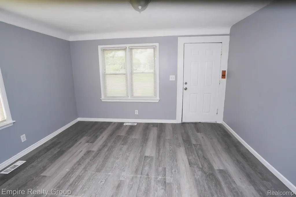 26949 Annapolis Dearborn Heights City MI 48125