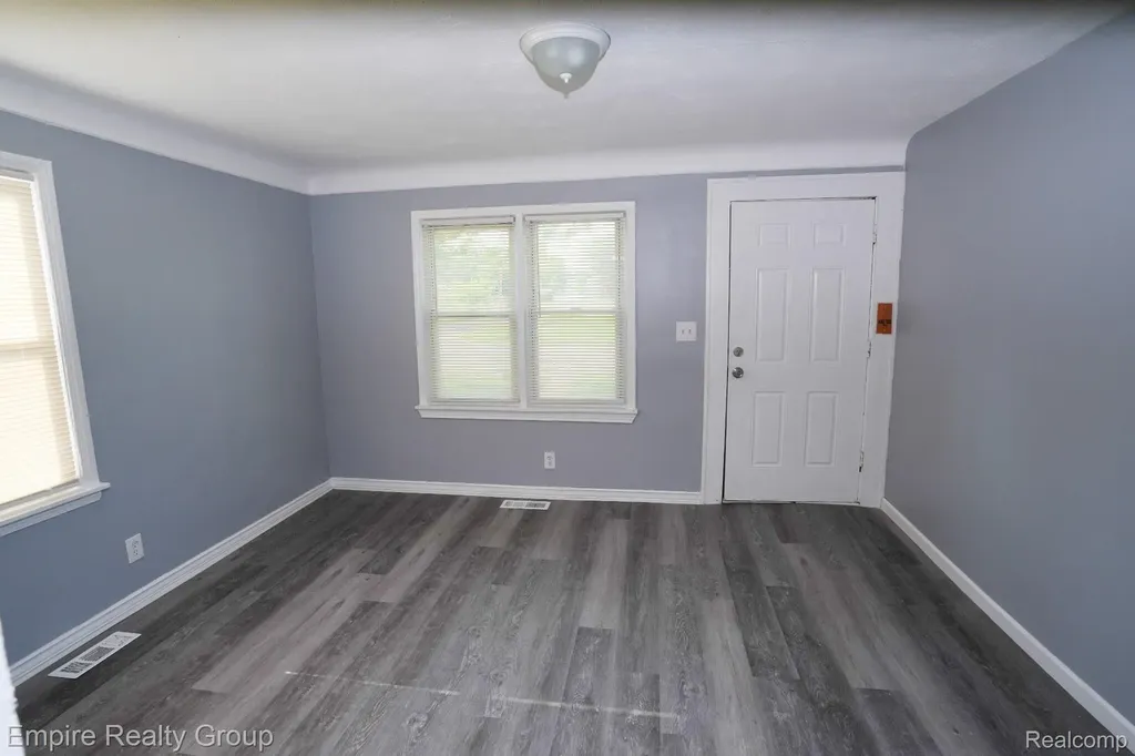 26949 Annapolis Dearborn Heights City MI 48125