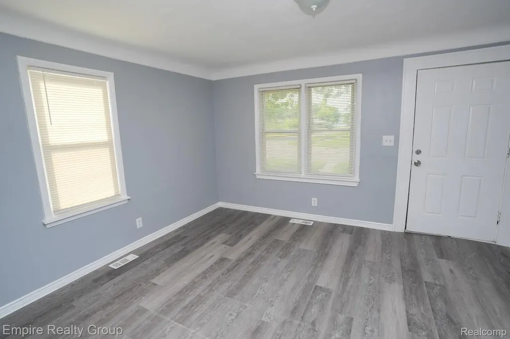 26949 Annapolis Dearborn Heights City MI 48125