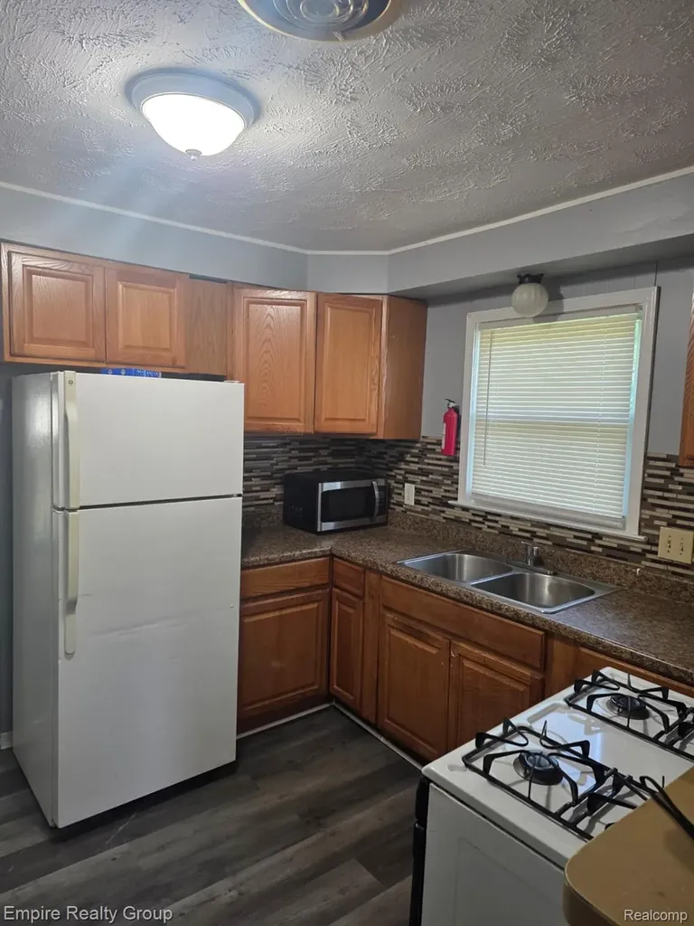 26949 Annapolis Dearborn Heights City MI 48125