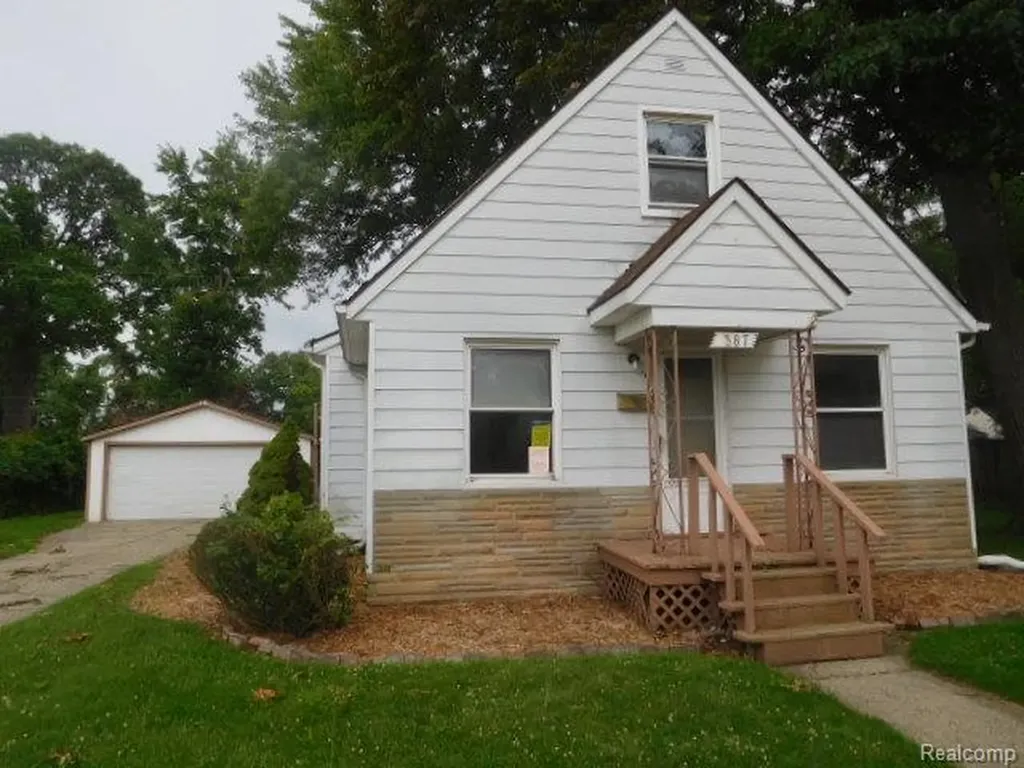 387 W Maxlow Avenue Hazel Park City MI 48030