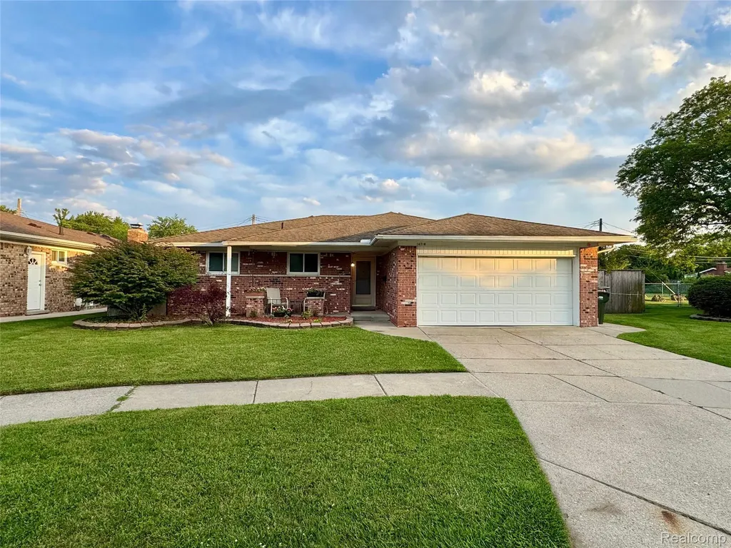 14718 Howell Court Sterling Heights City MI 48312