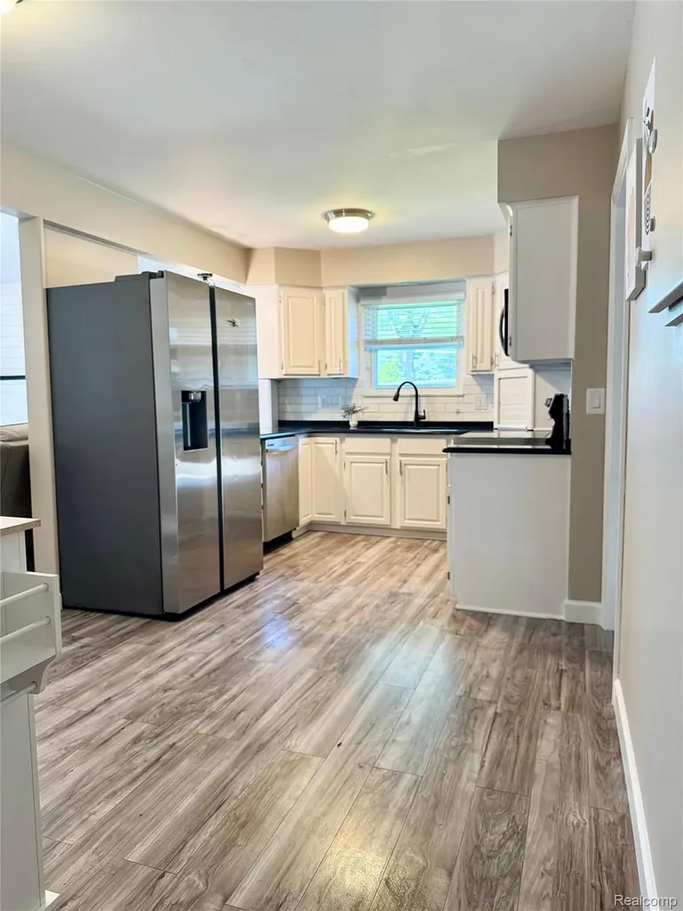 14718 Howell Court Sterling Heights City MI 48312