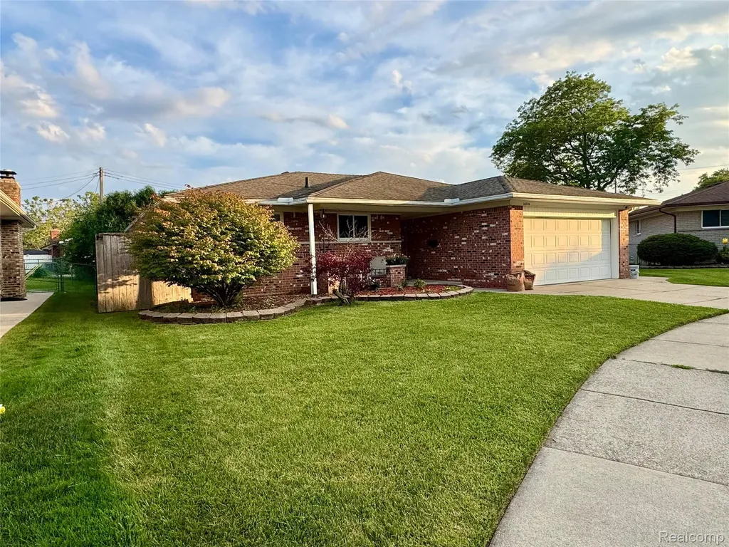 14718 Howell Court Sterling Heights City MI 48312