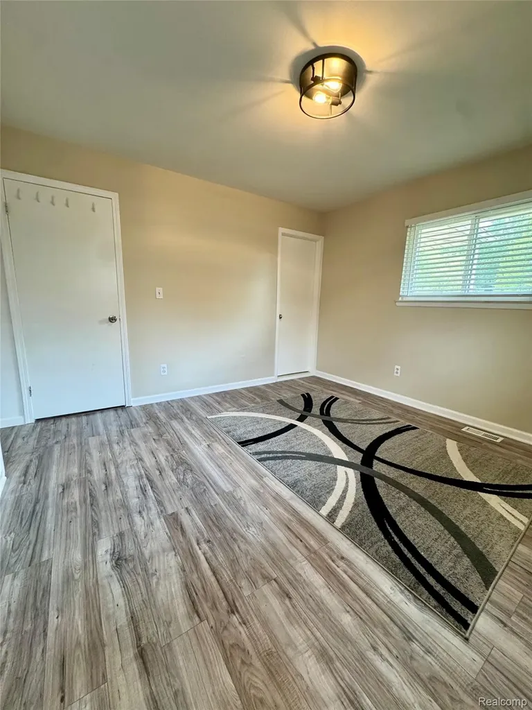 14718 Howell Court Sterling Heights City MI 48312