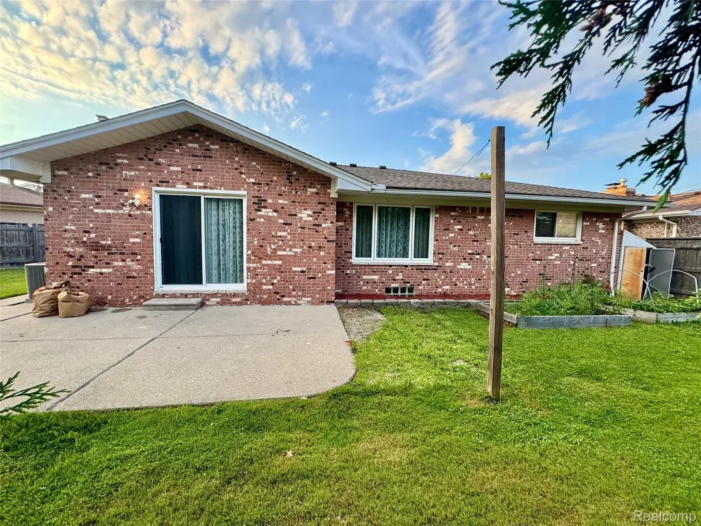14718 Howell Court Sterling Heights City MI 48312