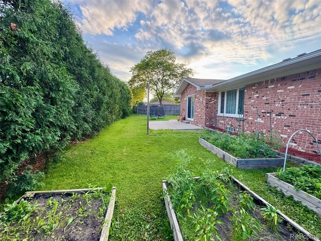 14718 Howell Court Sterling Heights City MI 48312