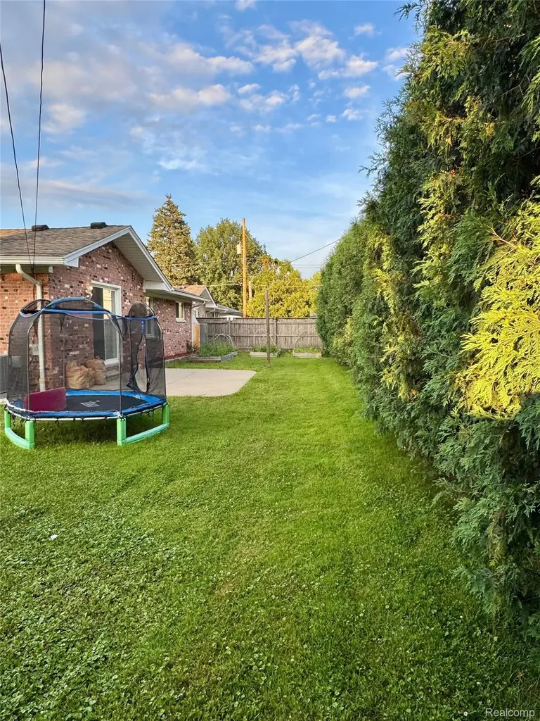 14718 Howell Court Sterling Heights City MI 48312