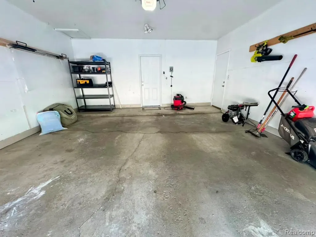 14718 Howell Court Sterling Heights City MI 48312