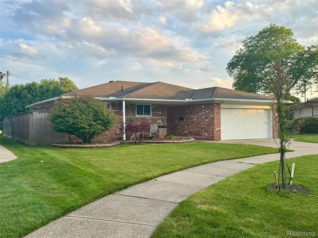 14718 Howell Court Sterling Heights City MI 48312