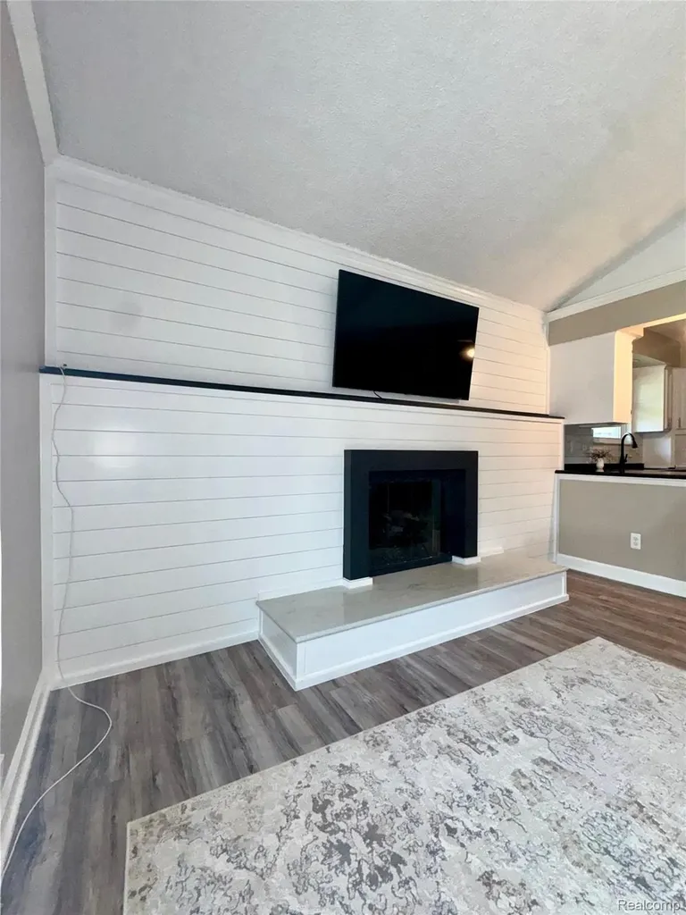 14718 Howell Court Sterling Heights City MI 48312