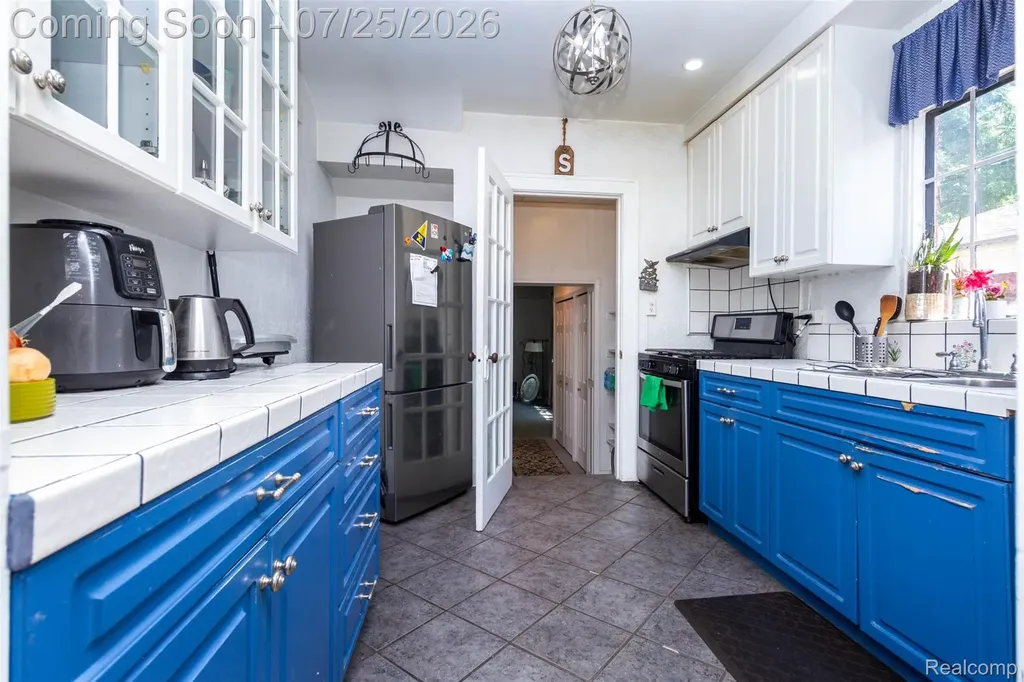 8911 Manor Avenue Allen Park City MI 48101