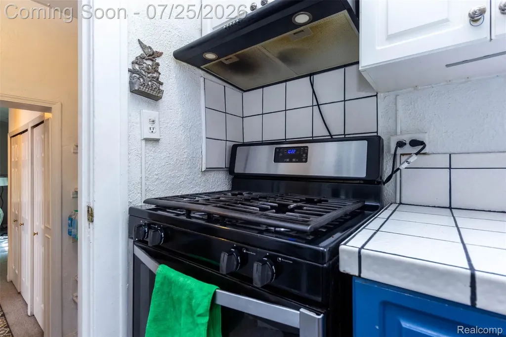 8911 Manor Avenue Allen Park City MI 48101
