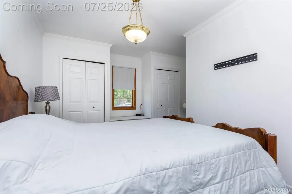 8911 Manor Avenue Allen Park City MI 48101