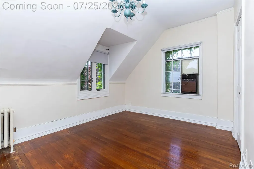 8911 Manor Avenue Allen Park City MI 48101