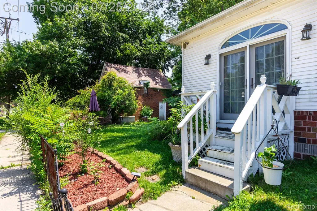 8911 Manor Avenue Allen Park City MI 48101