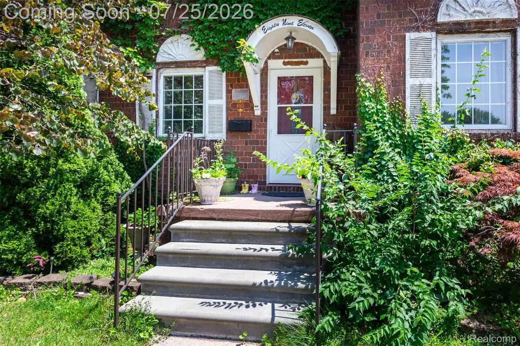 8911 Manor Avenue Allen Park City MI 48101