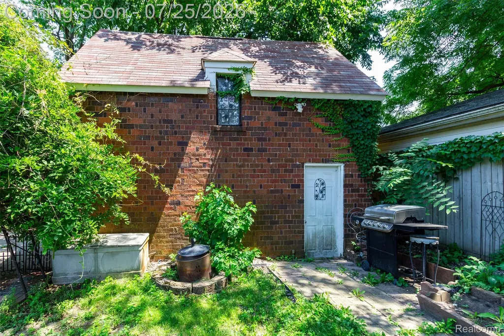 8911 Manor Avenue Allen Park City MI 48101